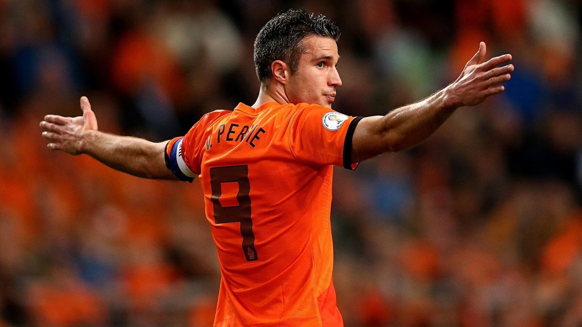 恩里克谈登贝莱回归，他是独特武器，但非金球奖得主，巴黎战术需平衡